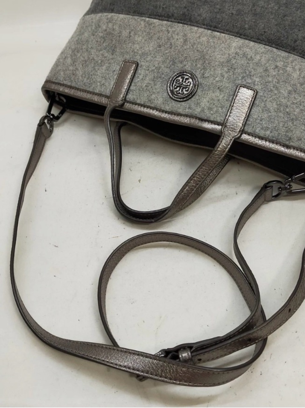 Tory Burch Two-Tone Gray Felt Tote with Metallic Trim - Picture 4 of 13